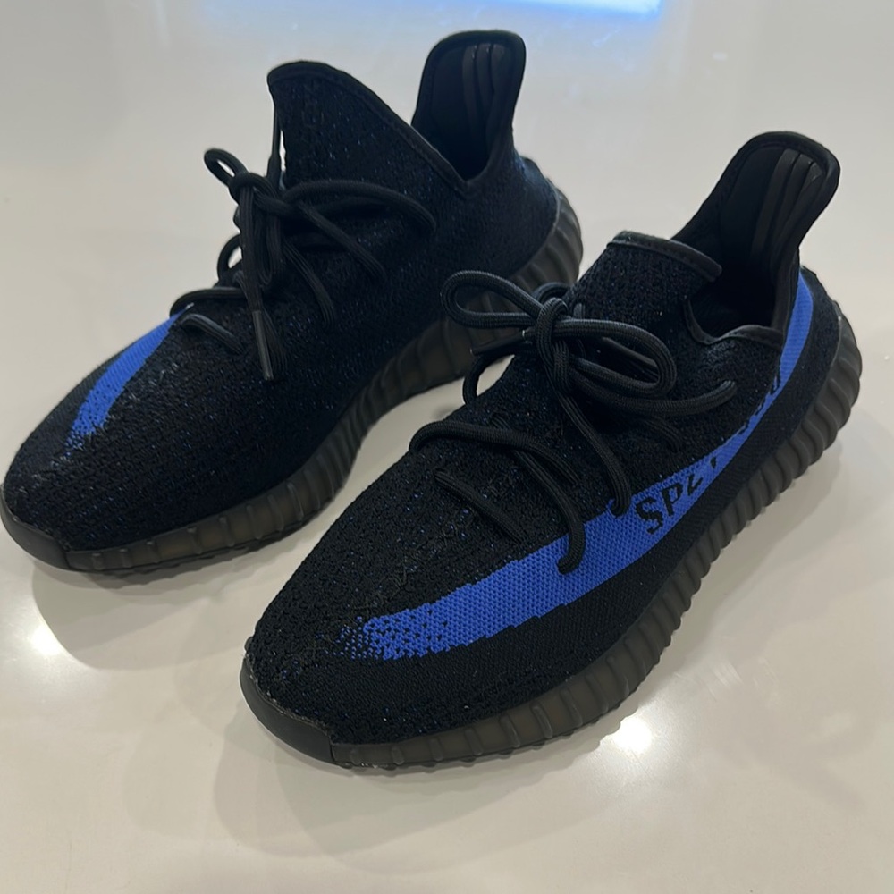 Yeezy 350 v2 dazzling blue